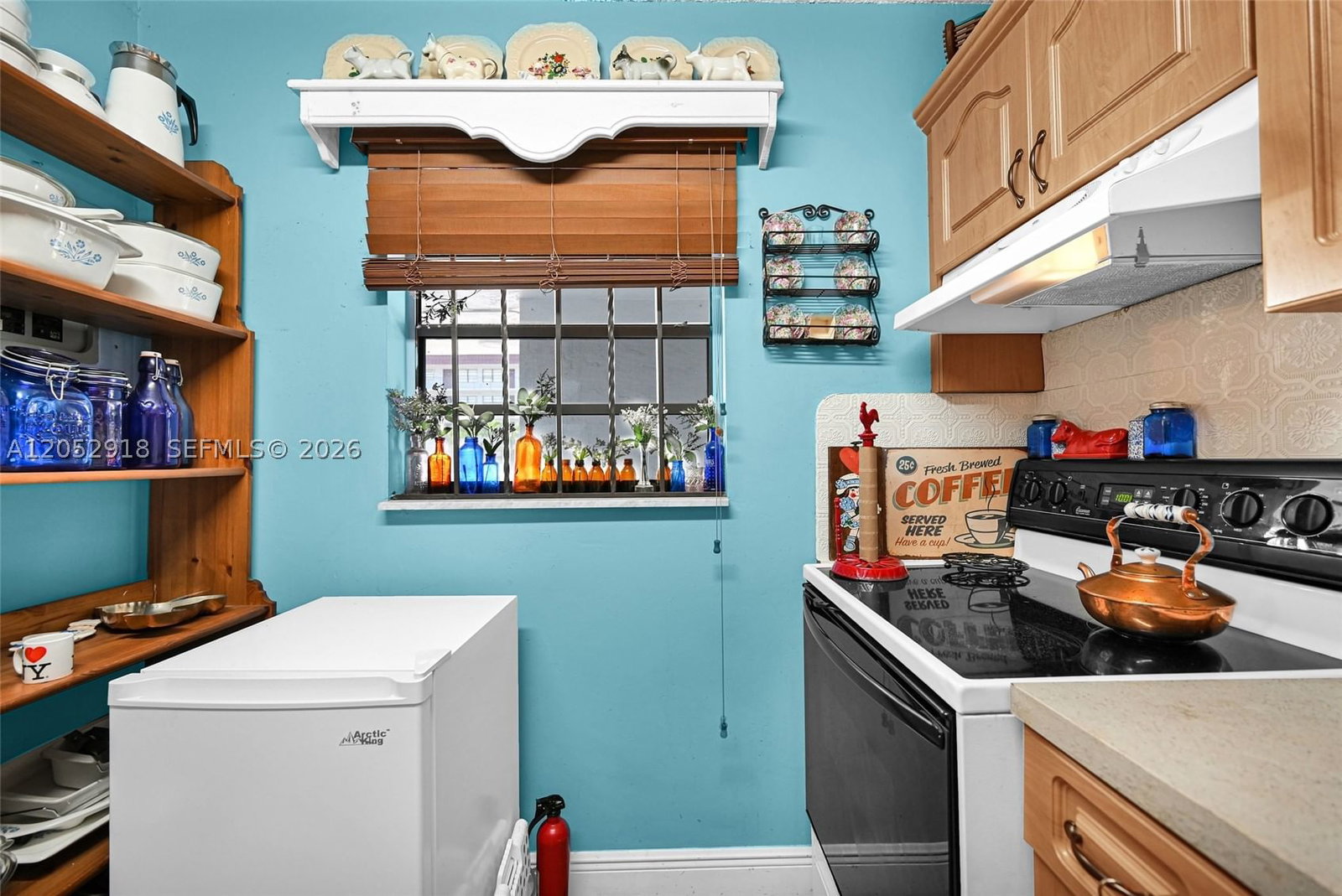 Real estate property located at 1335 68th St #204, Miami-dade, Kings Cove Condo, Hialeah, FL