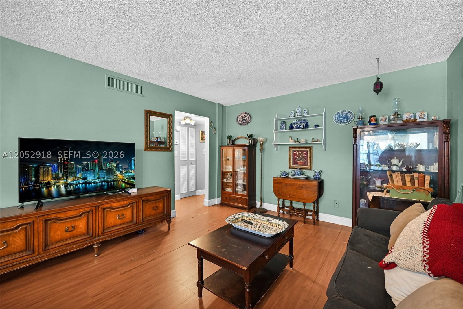 Real estate property located at 1335 68th St #204, Miami-dade, Kings Cove Condo, Hialeah, FL