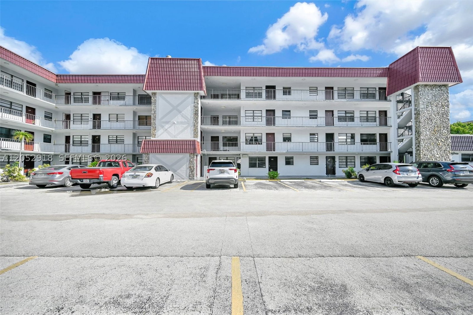 Real estate property located at 1335 68th St #204, Miami-dade, Kings Cove Condo, Hialeah, FL