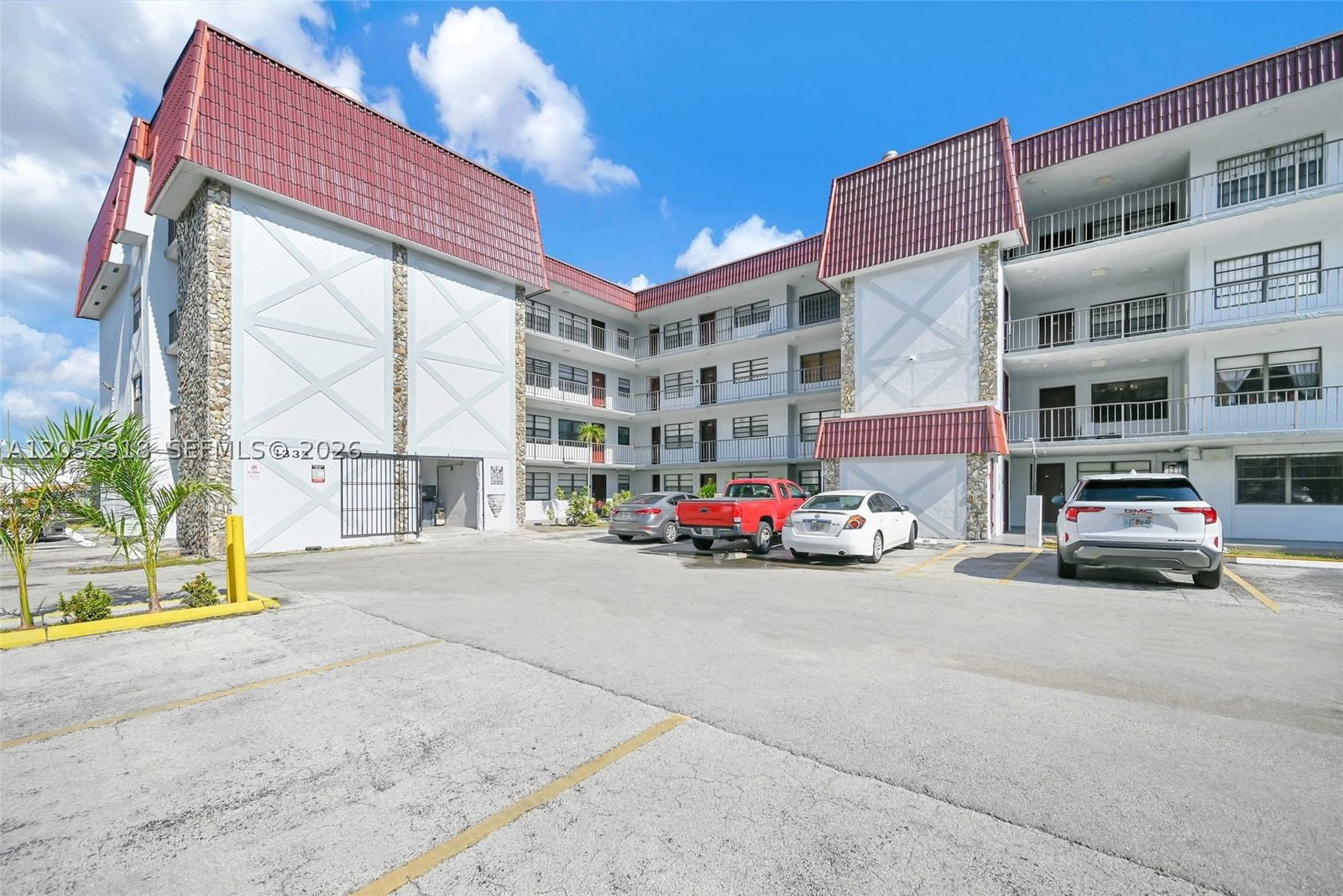 Real estate property located at 1335 68th St #204, Miami-dade, Kings Cove Condo, Hialeah, FL