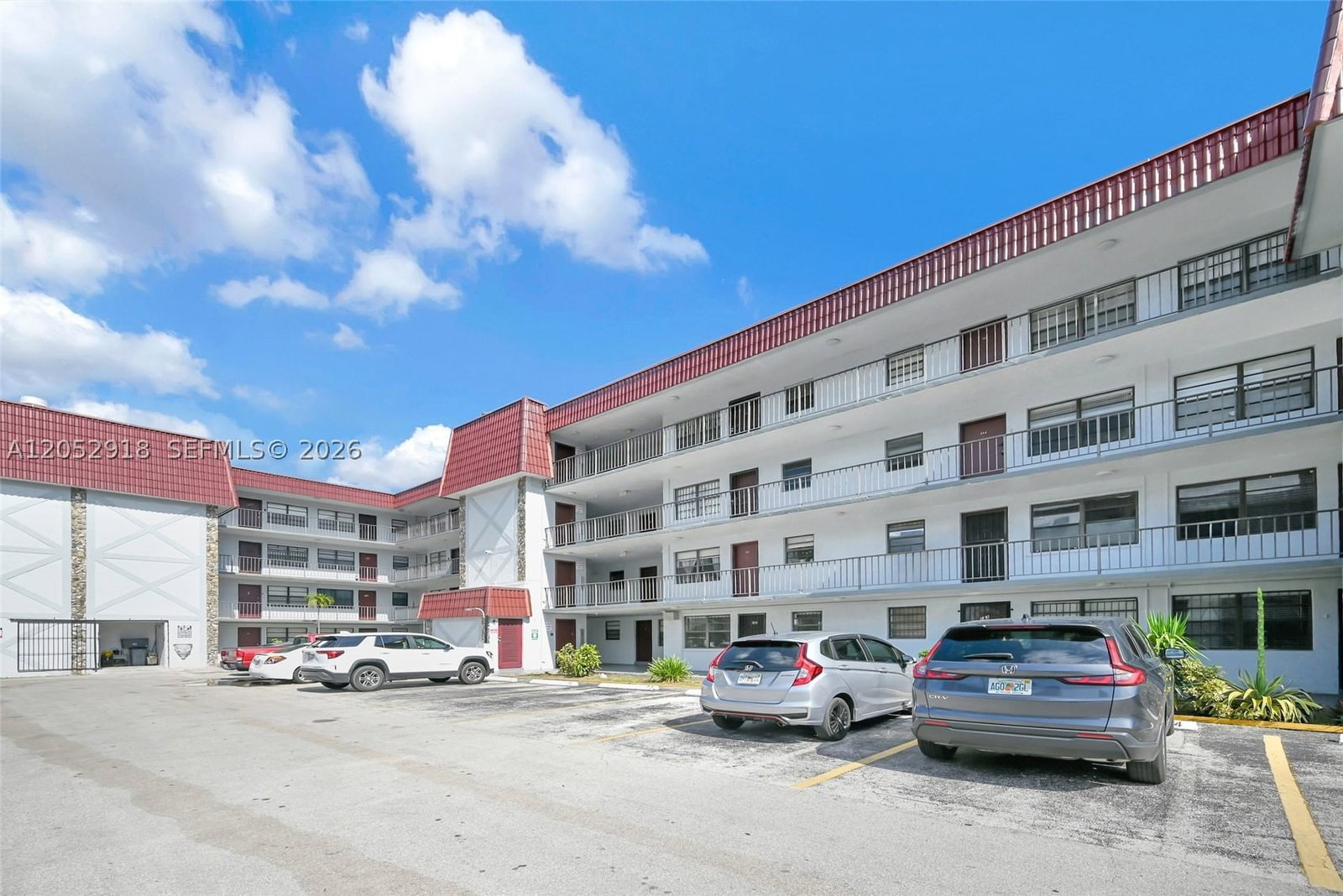 Real estate property located at 1335 68th St #204, Miami-dade, Kings Cove Condo, Hialeah, FL