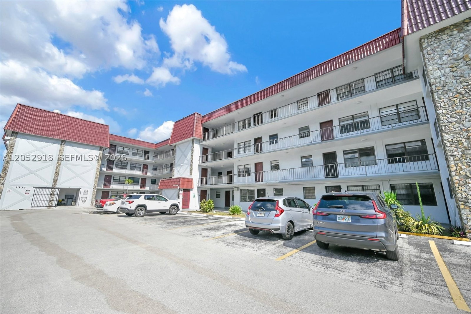 Real estate property located at 1335 68th St #204, Miami-dade, Kings Cove Condo, Hialeah, FL