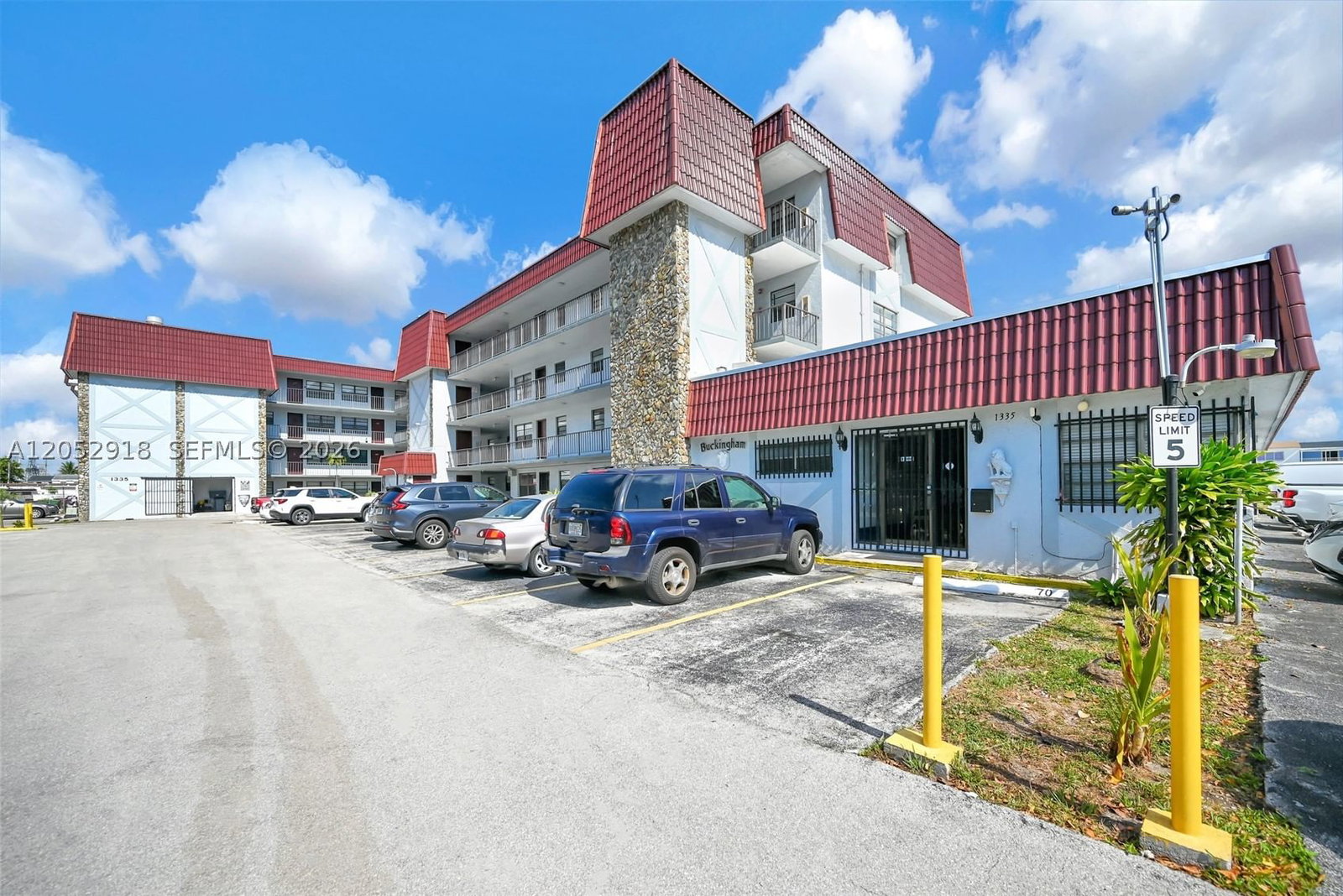 Real estate property located at 1335 68th St #204, Miami-dade, Kings Cove Condo, Hialeah, FL