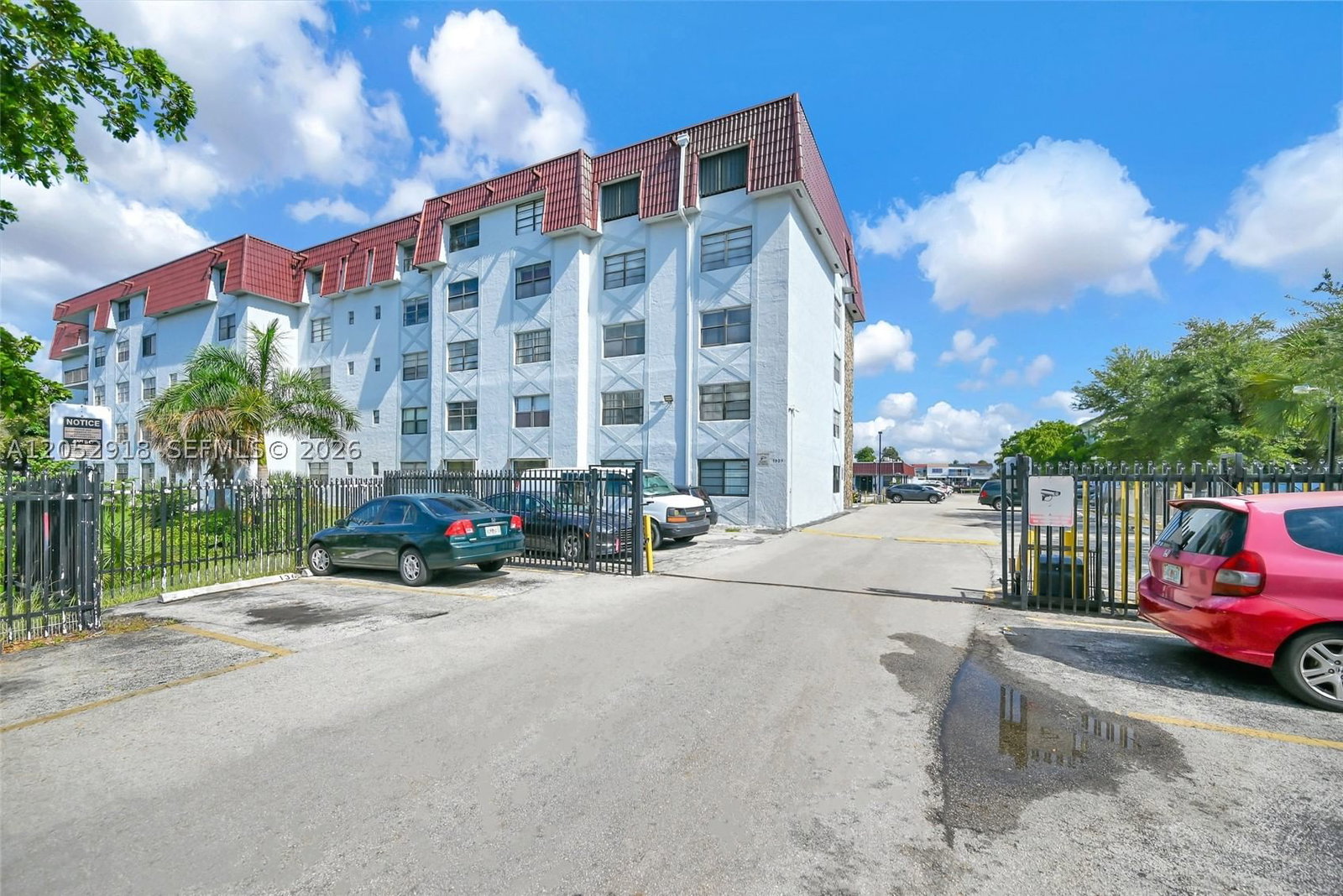 Real estate property located at 1335 68th St #204, Miami-dade, Kings Cove Condo, Hialeah, FL