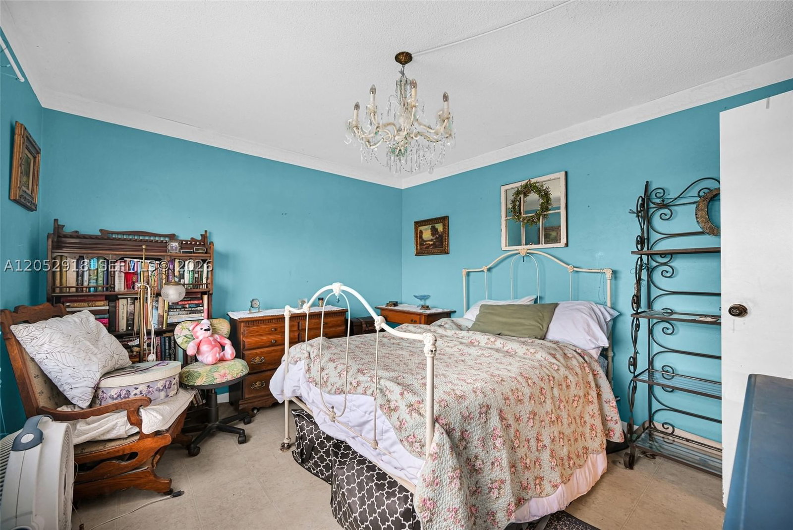 Real estate property located at 1335 68th St #204, Miami-dade, Kings Cove Condo, Hialeah, FL