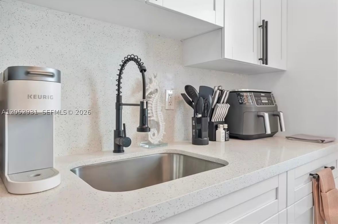Real estate property located at 333 Palm St, Broward, Hollywood Central Beach, Hollywood, FL