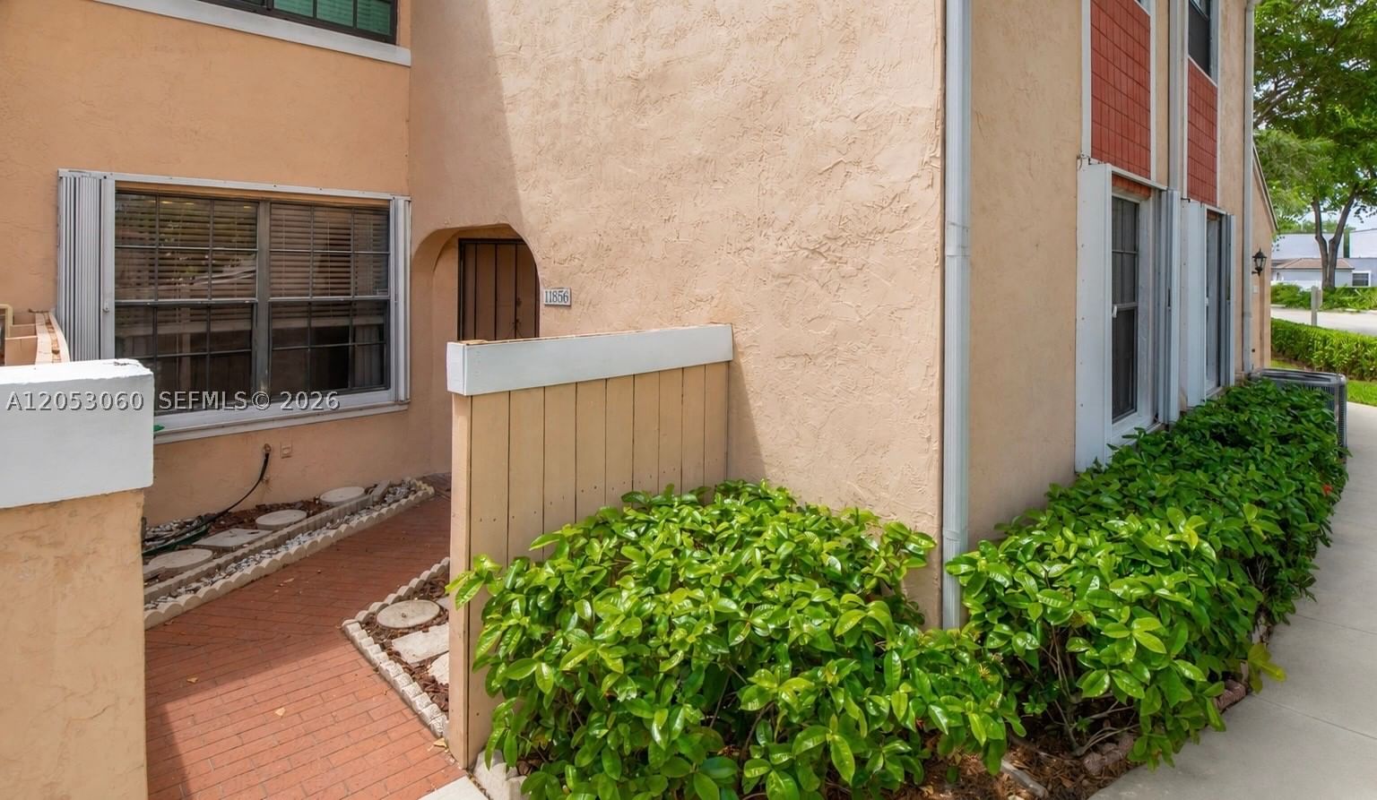 Real estate property located at 11856 11th St #11856, Broward, Pierpointe Five Condo Iii, Pembroke Pines, FL