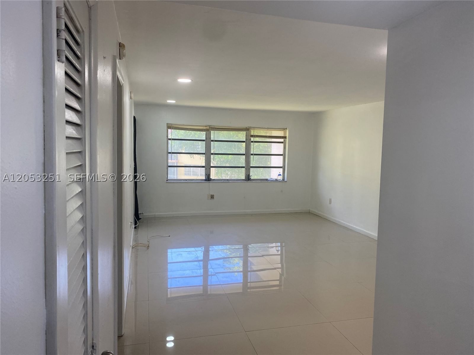Real estate property located at 1550 191st St #309, Miami-dade, First Horizons Condo, Miami, FL