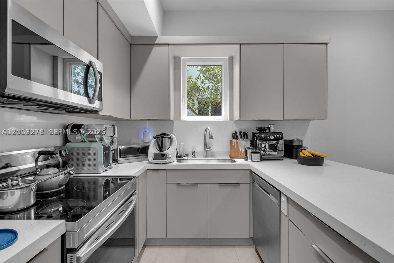 Real estate property located at 3769 27th Ln #3769, Miami-dade, Douglas Manor, Miami, FL