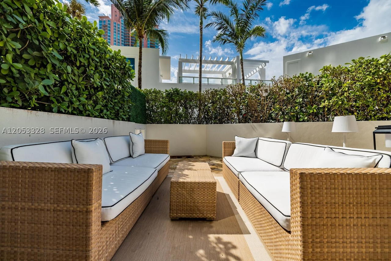 Real estate property located at 50 Pointe Dr #510, Miami-dade, Continuum On South Beach, Miami Beach, FL