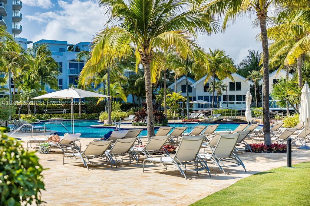 Real estate property located at 50 Pointe Dr #510, Miami-dade, Continuum On South Beach, Miami Beach, FL