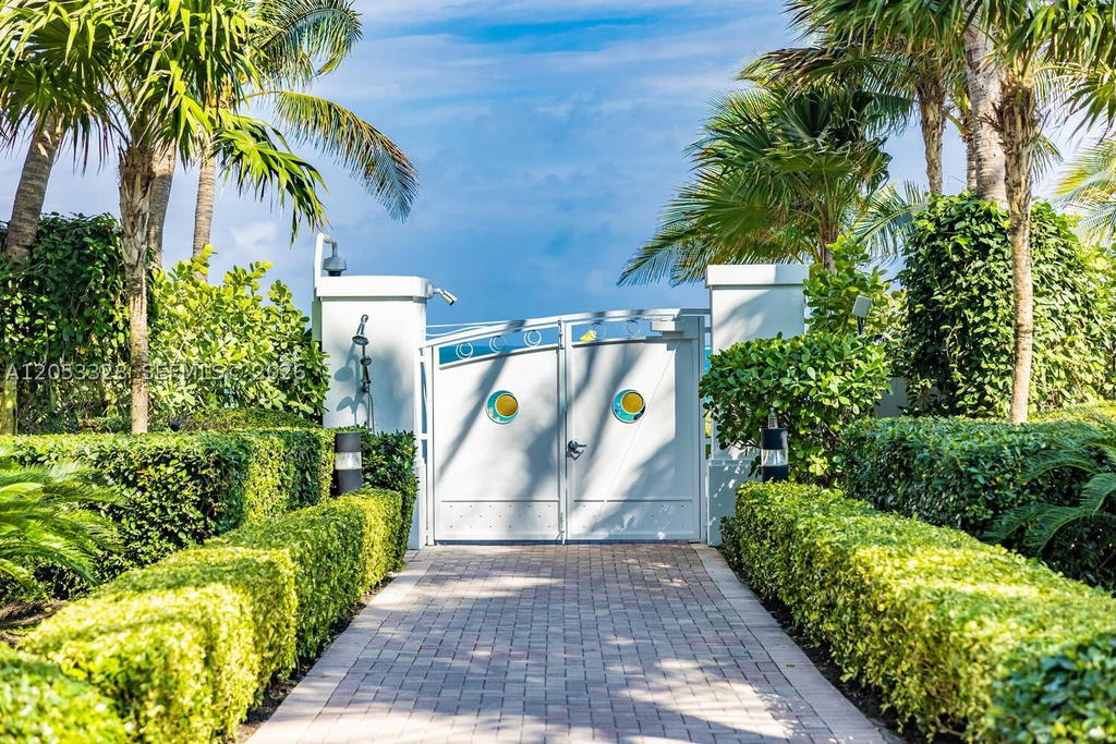 Real estate property located at 50 Pointe Dr #510, Miami-dade, Continuum On South Beach, Miami Beach, FL