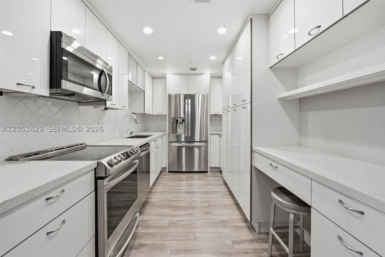 Real estate property located at 90 Edgewater Dr #225, Miami-dade, Gables Waterway Towers Co, Coral Gables, FL