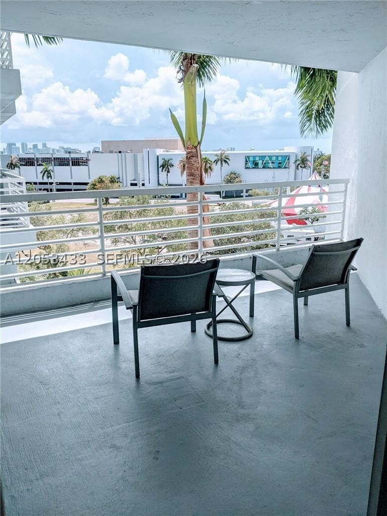 Real estate property located at 2670 Sunrise Blvd #523, Broward, Gallery One Condo, Fort Lauderdale, FL