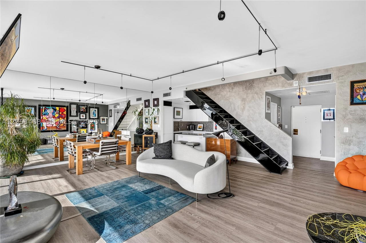 Real estate property located at 1000 Venetian Way #810, Miami-dade, One Thousand Venetian Way, Miami Beach, FL