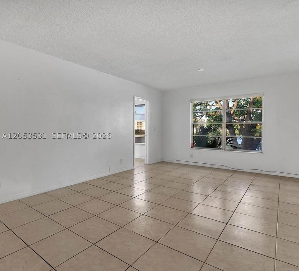 Real estate property located at 19105 2nd Ave #2118, Miami-dade, Star Lakes Estates No 21, Miami, FL