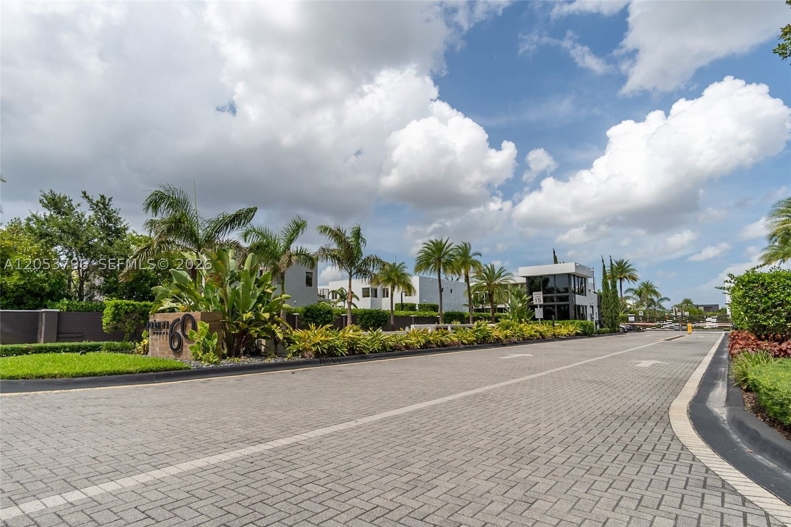 Real estate property located at 10043 75th Ter, Miami-dade, Doral Commons Residential, Doral, FL