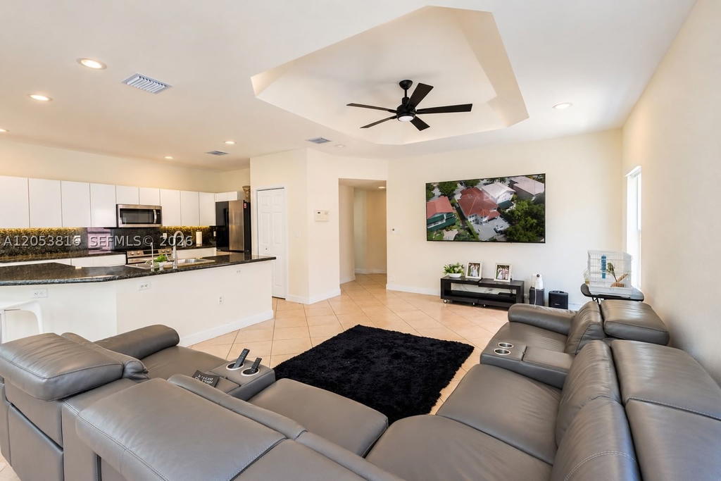Real estate property located at 10873 71st St, Miami-dade, Doral Isles St Croix, Doral, FL