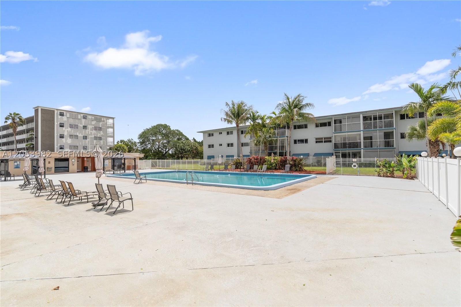 Real estate property located at 1000 Hillcrest Ct #214, Broward, Hillcrest No 4 Condo, Hollywood, FL