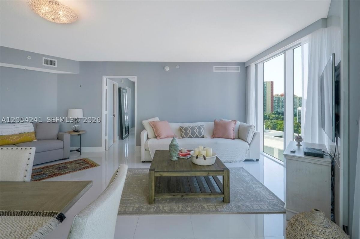 Real estate property located at 250 Sunny Isles Blvd #3-902, Miami-dade, St Tropez On The Bay Iii, Sunny Isles Beach, FL