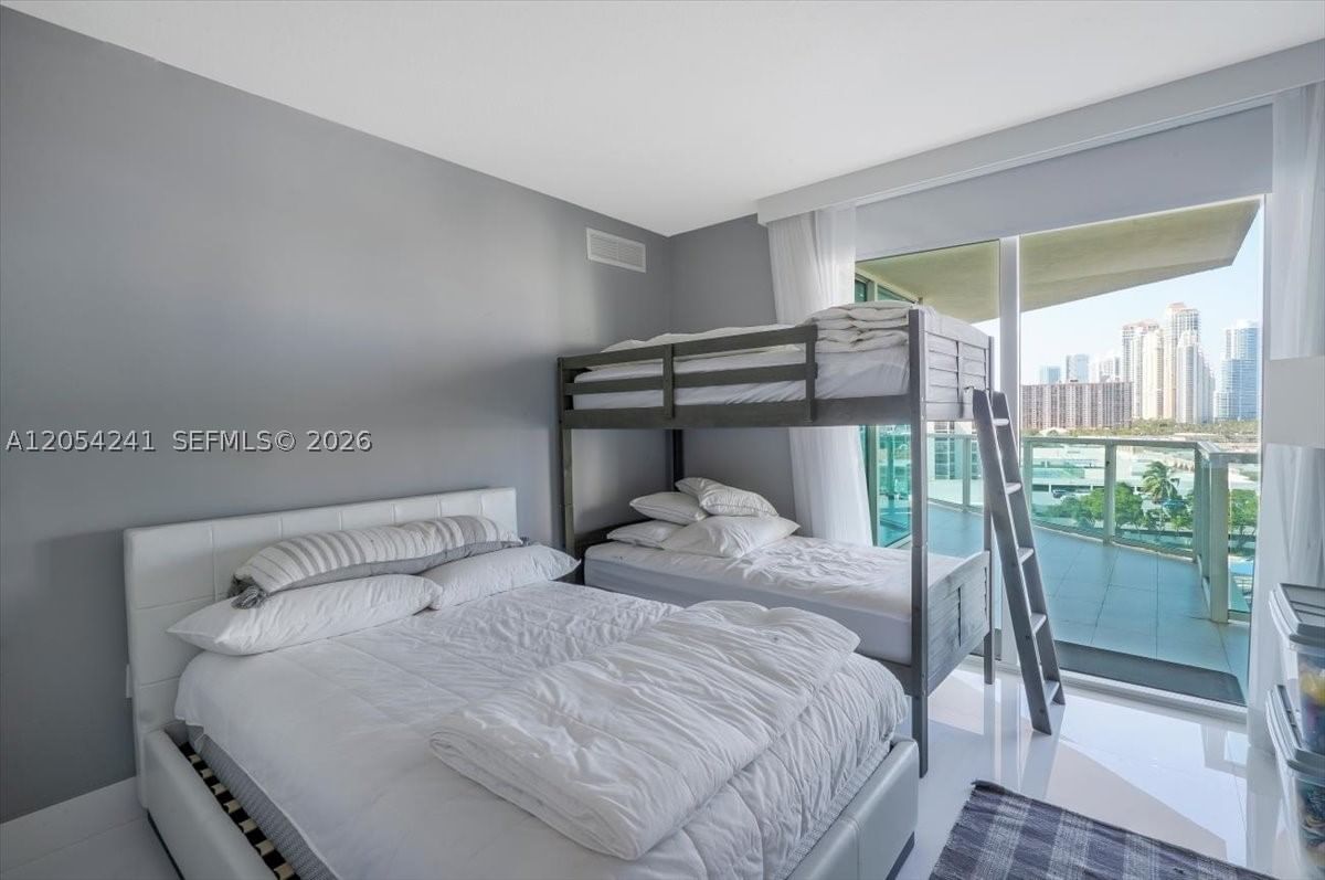 Real estate property located at 250 Sunny Isles Blvd #3-902, Miami-dade, St Tropez On The Bay Iii, Sunny Isles Beach, FL
