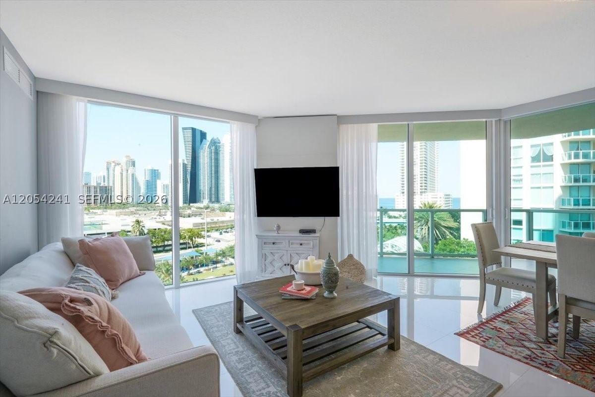 Real estate property located at 250 Sunny Isles Blvd #3-902, Miami-dade, St Tropez On The Bay Iii, Sunny Isles Beach, FL