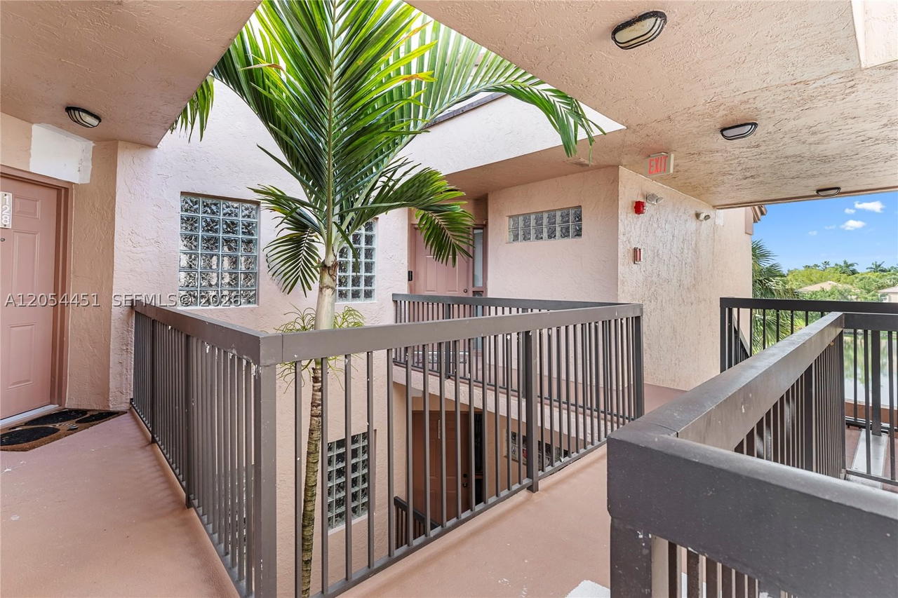 Real estate property located at 10690 14th St #128, Broward, Optima Village I-c Condo, Plantation, FL