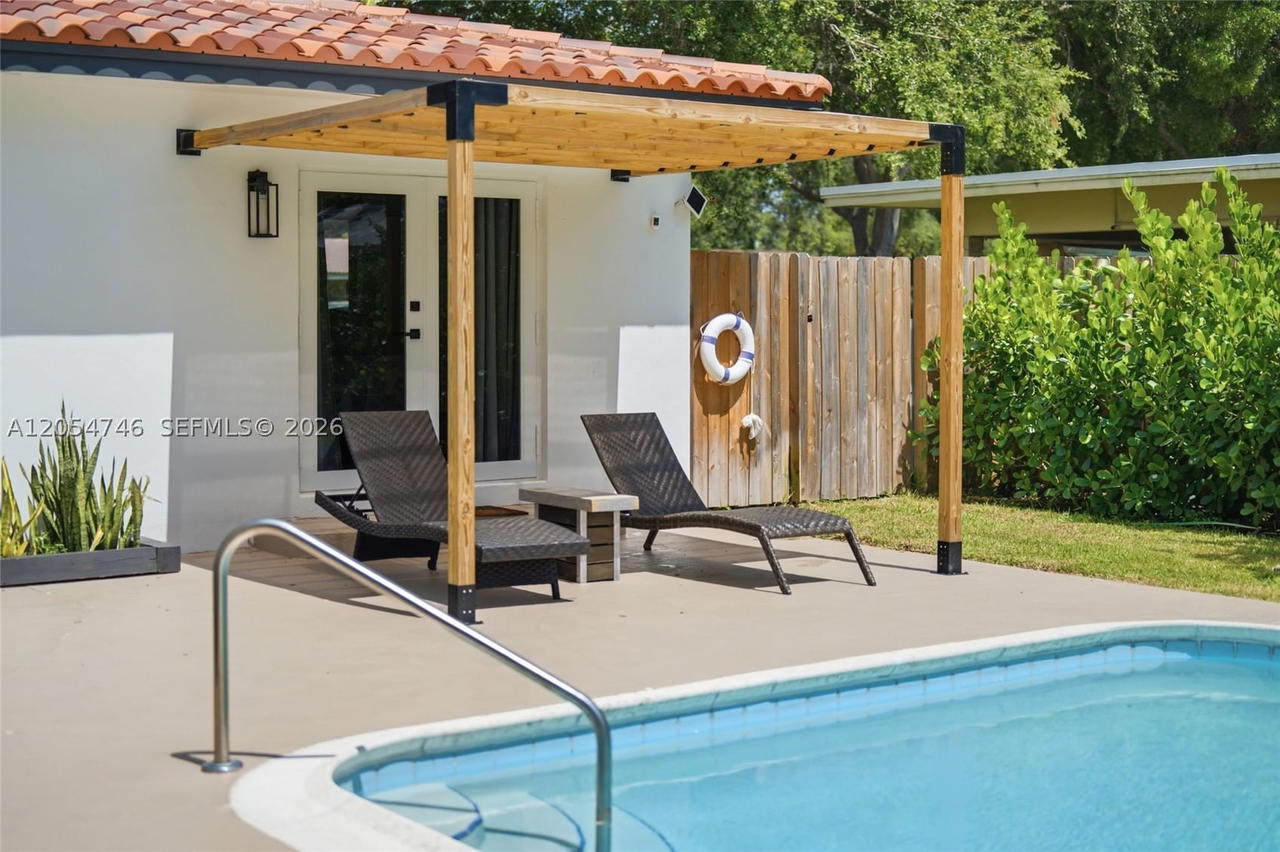 Real estate property located at 417 11th Ave, Broward, Pine Crest First Add, Pompano Beach, FL