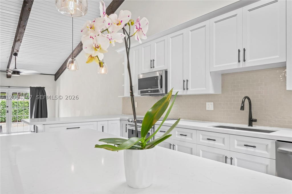 Real estate property located at 10301 Jasmine Ct, Broward, Everglades Sugar & Land C, Pembroke Pines, FL