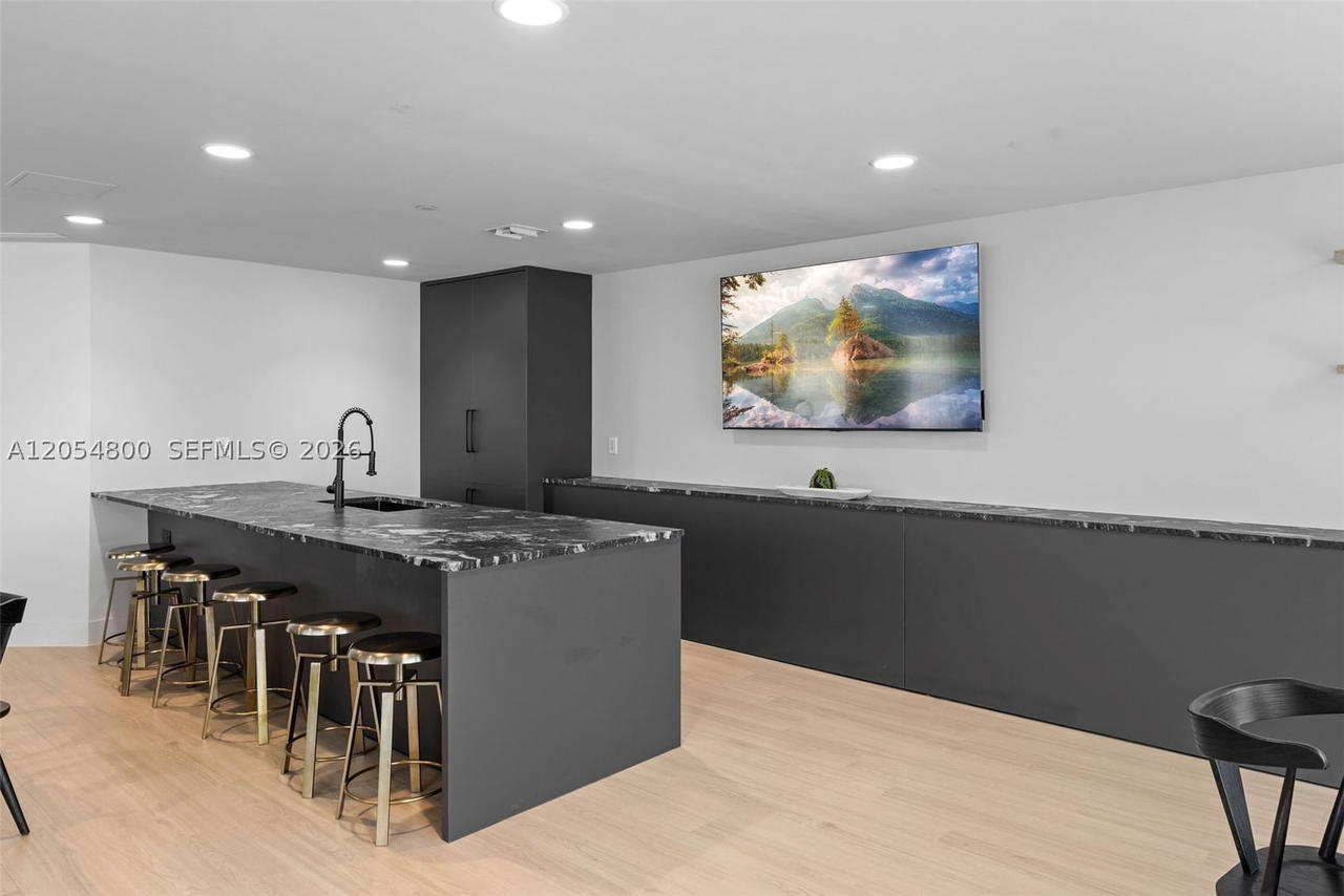 Real estate property located at 350 24th St #401, Miami-dade, City 24 Condo, Miami, FL