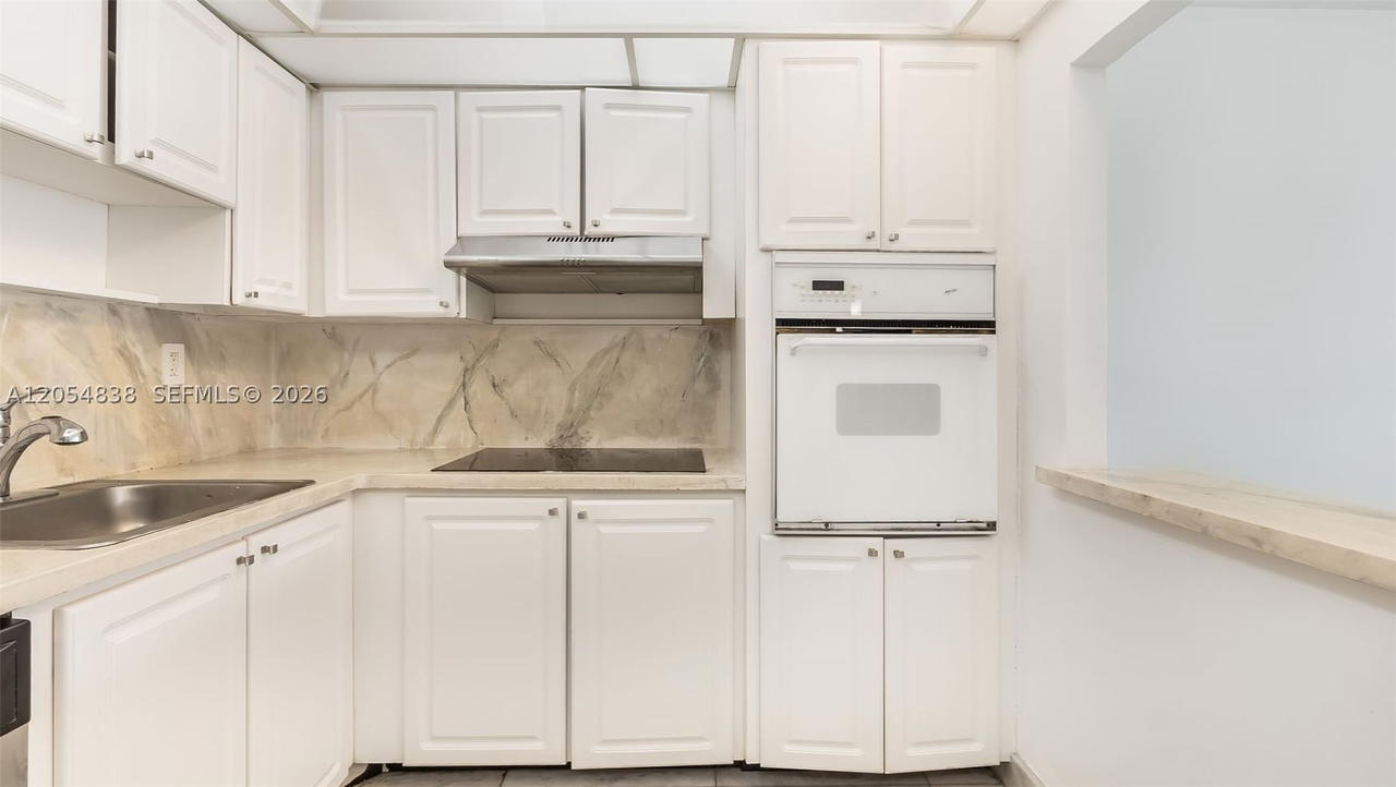 Real estate property located at 19380 Collins Ave #1423, Miami-dade, Oceanview Building B Cond, Sunny Isles Beach, FL