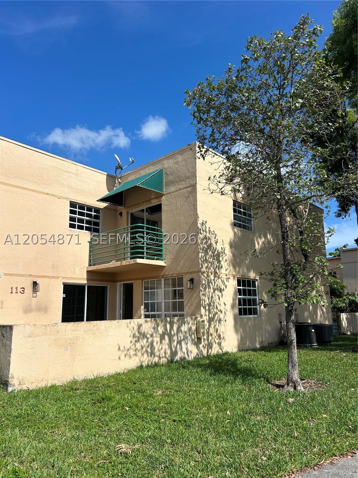 Real estate property located at 11880 19th Ter #113, Miami-dade, Les Chateaux At Int Garde, Miami, FL