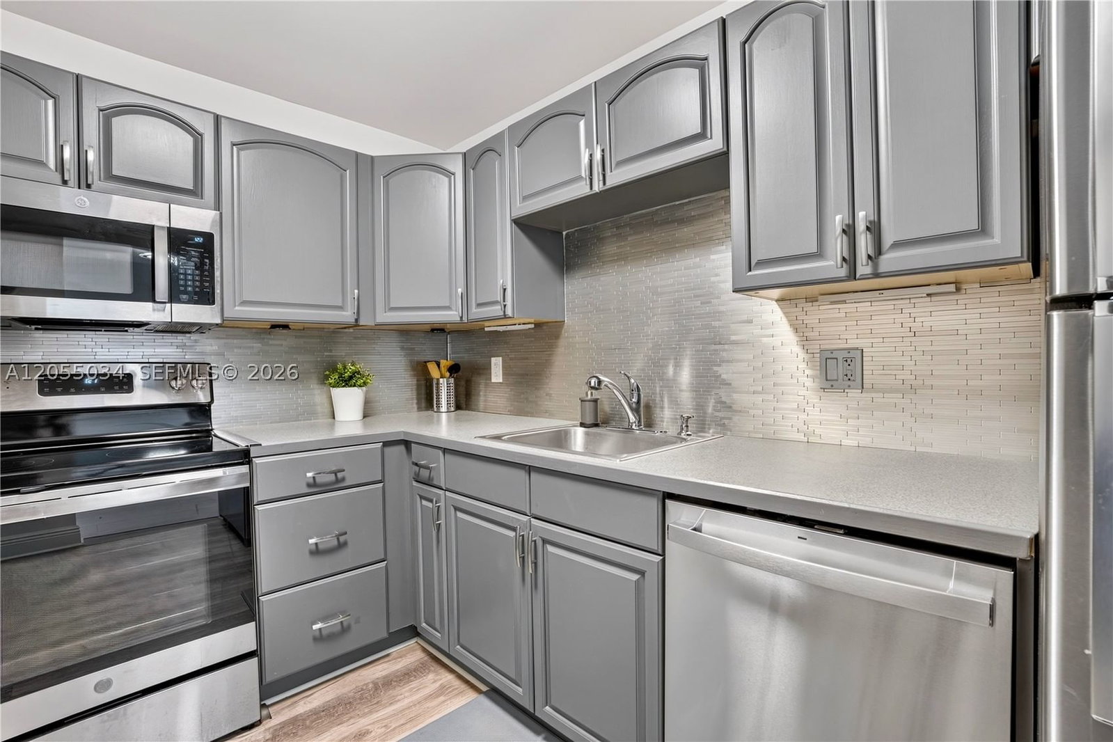 Real estate property located at 900 Saint Charles Pl #621, Broward, Park Place, Pembroke Pines, FL