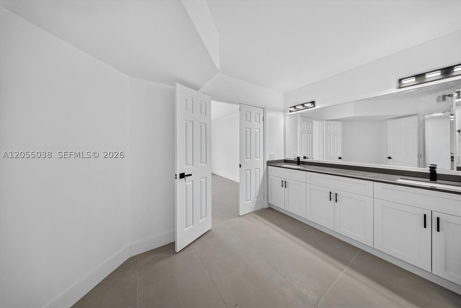 Real estate property located at 3530 Mystic Pointe Dr #1606, Miami-dade, Mystic Pointe Tower 500 C, Aventura, FL