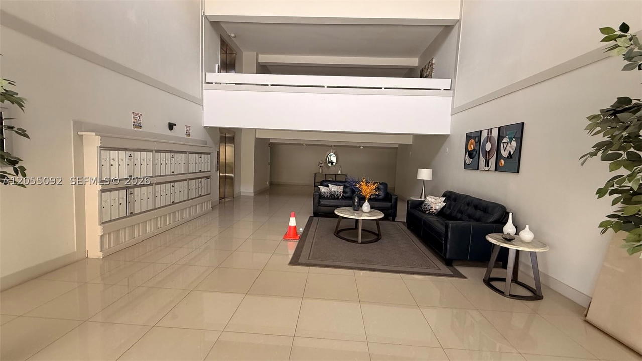 Real estate property located at 303 Racquet Club Rd #206, Broward, Racquet Club Apts At Bona, Weston, FL