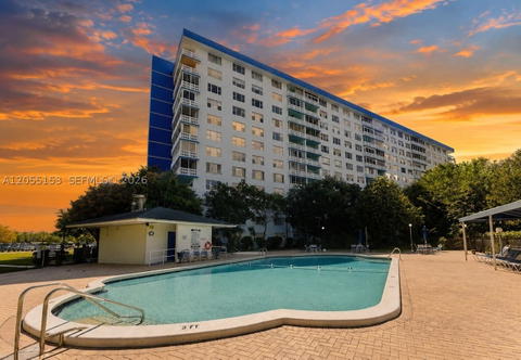 Real estate property located at 4001 Hillcrest Dr #614, Broward, Hillcrest East No 26 Cond, Hollywood, FL