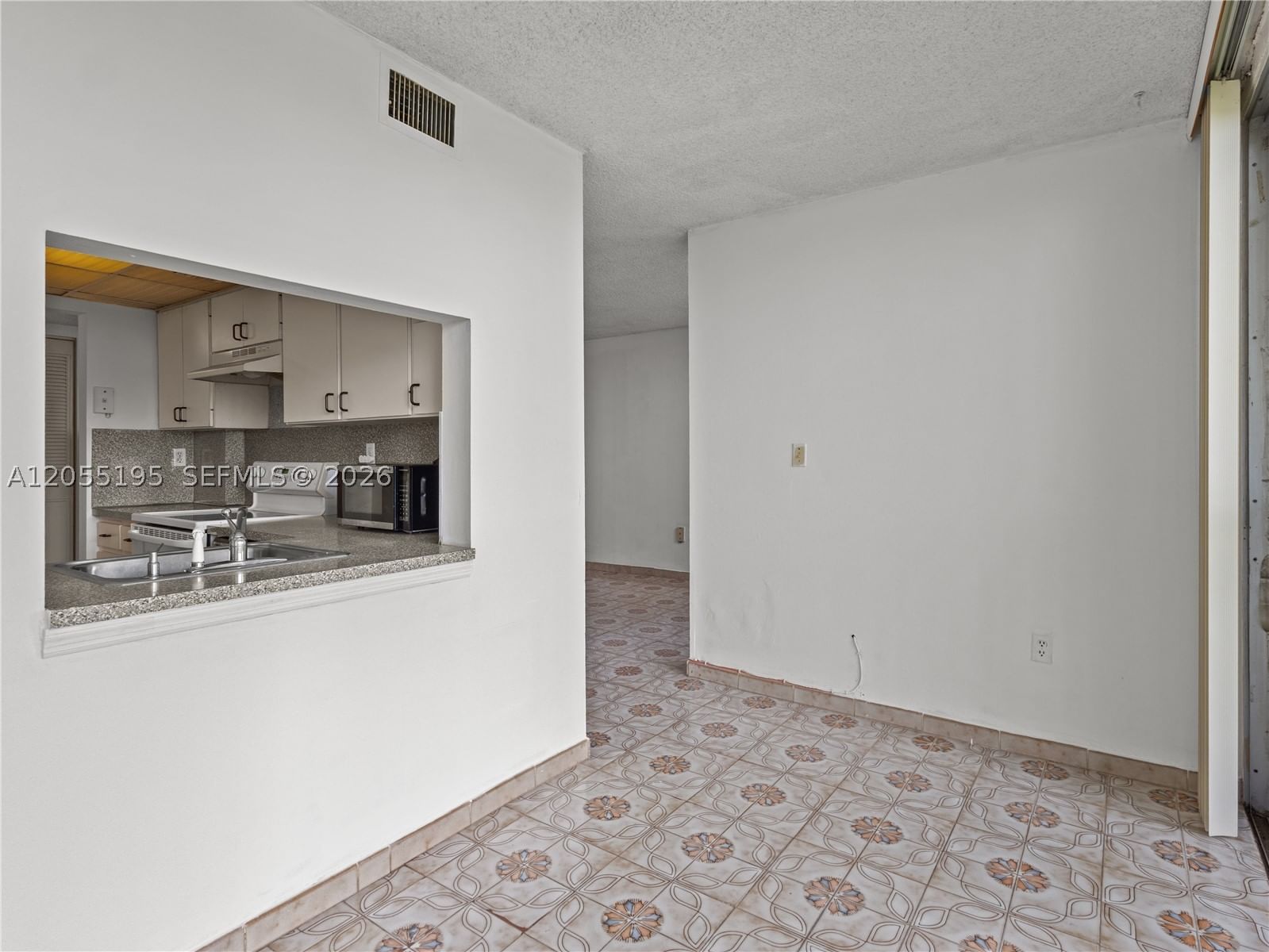 Real estate property located at 9401 4th St #104, Miami-dade, Versaille Gardens I Condo, Miami, FL