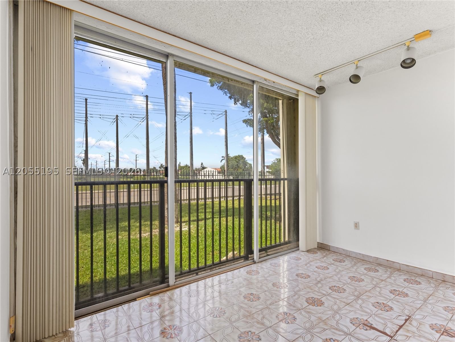 Real estate property located at 9401 4th St #104, Miami-dade, Versaille Gardens I Condo, Miami, FL