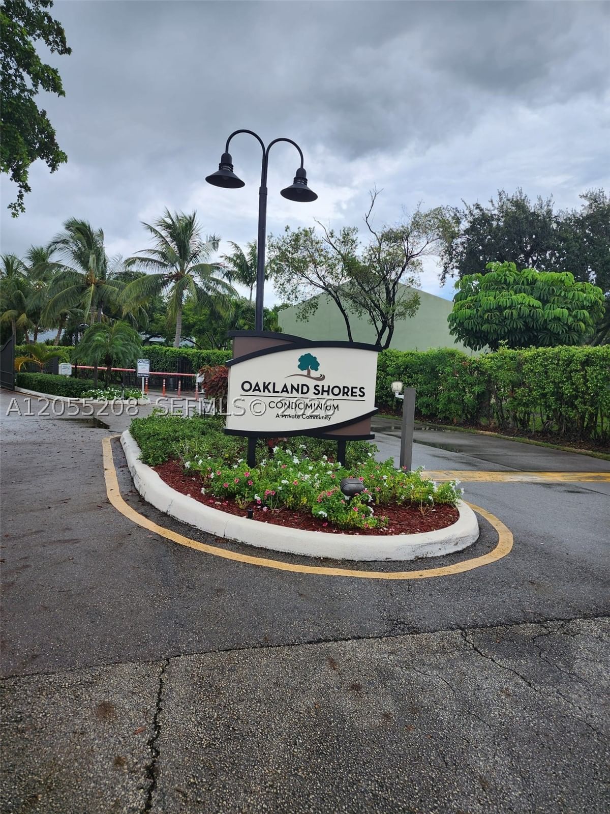 Real estate property located at 3101 Oakland Shores Dr H105, Broward, Oakland Shores Condominiu, Oakland Park, FL