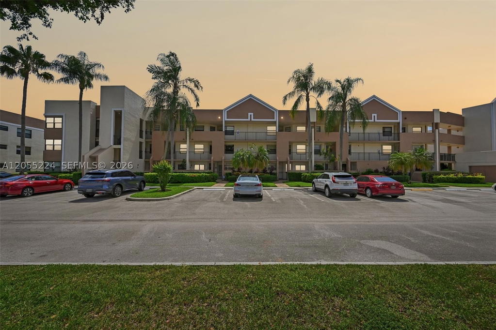 Real estate property located at 7468 Fairfax Dr #302, Broward, Fairfax Condominium, Tamarac, FL