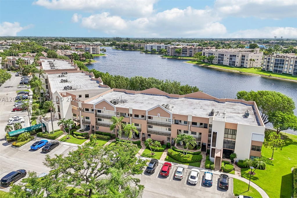 Real estate property located at 7468 Fairfax Dr #302, Broward, Fairfax Condominium, Tamarac, FL