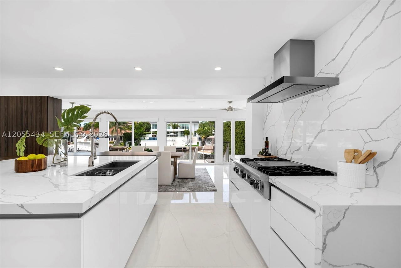 Real estate property located at 6832 Sunrise Ct, Miami-dade, Sunrise Harbour Rev Pl, Coral Gables, FL