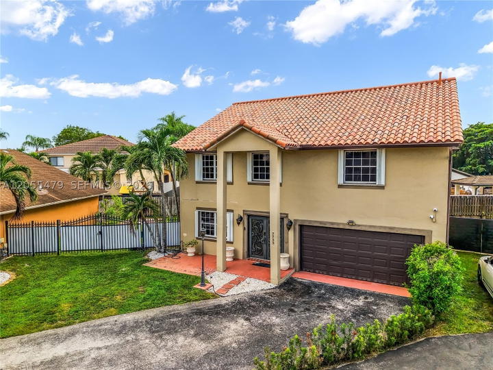 Real estate property located at 7733 192 St, Miami-dade, Country Lake Park 1st Add, Hialeah, FL