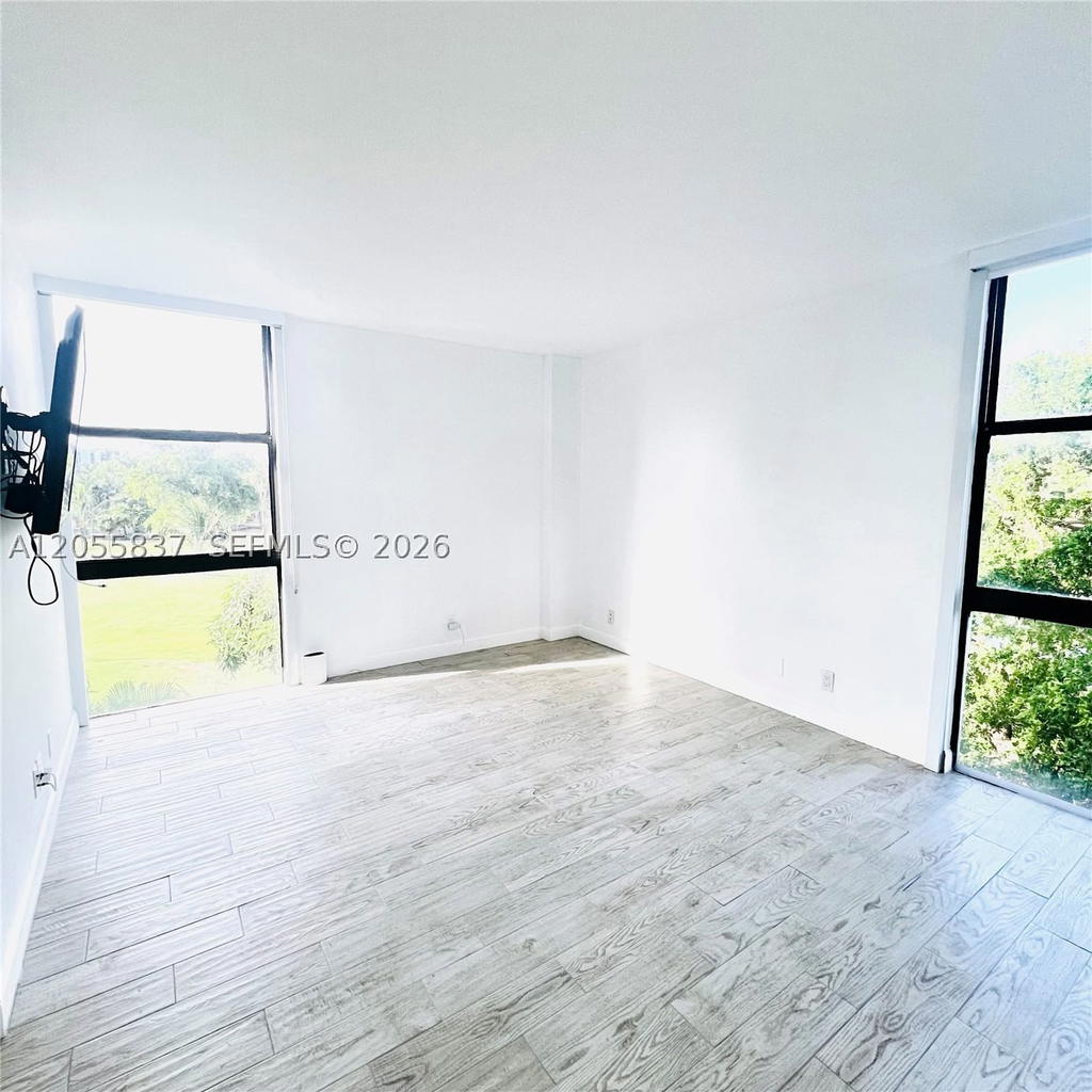 Real estate property located at 20379 Country Club Dr #433, Miami-dade, Coronado Condo- Tower Ii, Aventura, FL