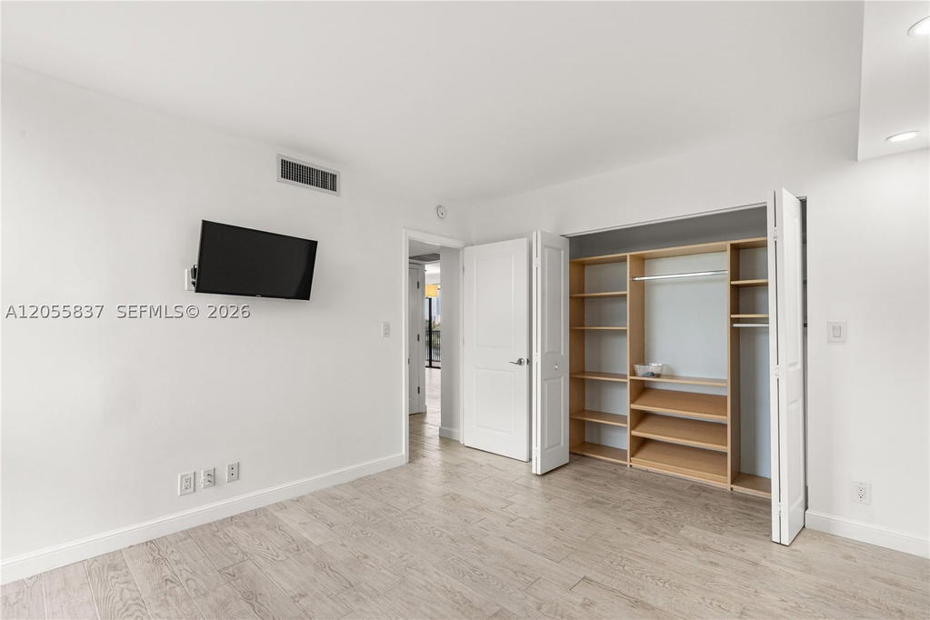 Real estate property located at 20379 Country Club Dr #433, Miami-dade, Coronado Condo- Tower Ii, Aventura, FL