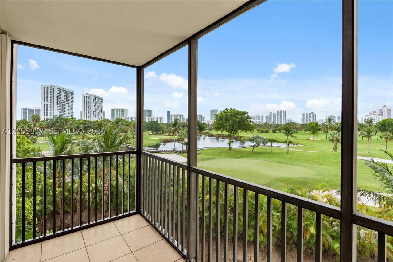 Real estate property located at 20379 Country Club Dr #433, Miami-dade, Coronado Condo- Tower Ii, Aventura, FL