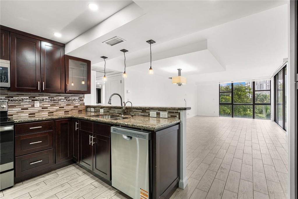 Real estate property located at 20379 Country Club Dr #433, Miami-dade, Coronado Condo- Tower Ii, Aventura, FL