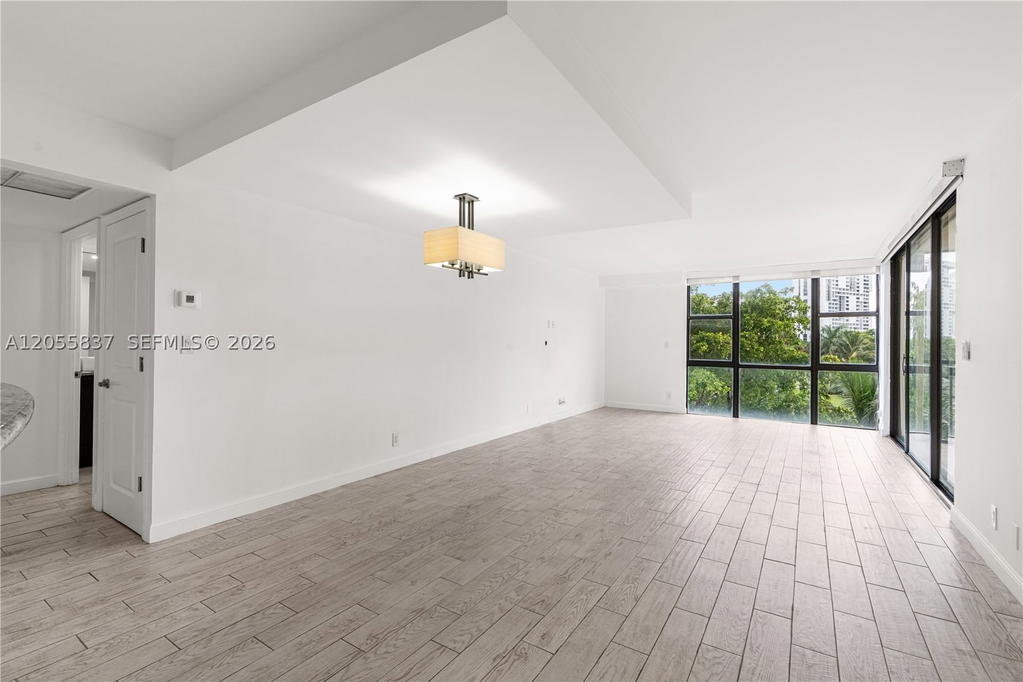 Real estate property located at 20379 Country Club Dr #433, Miami-dade, Coronado Condo- Tower Ii, Aventura, FL