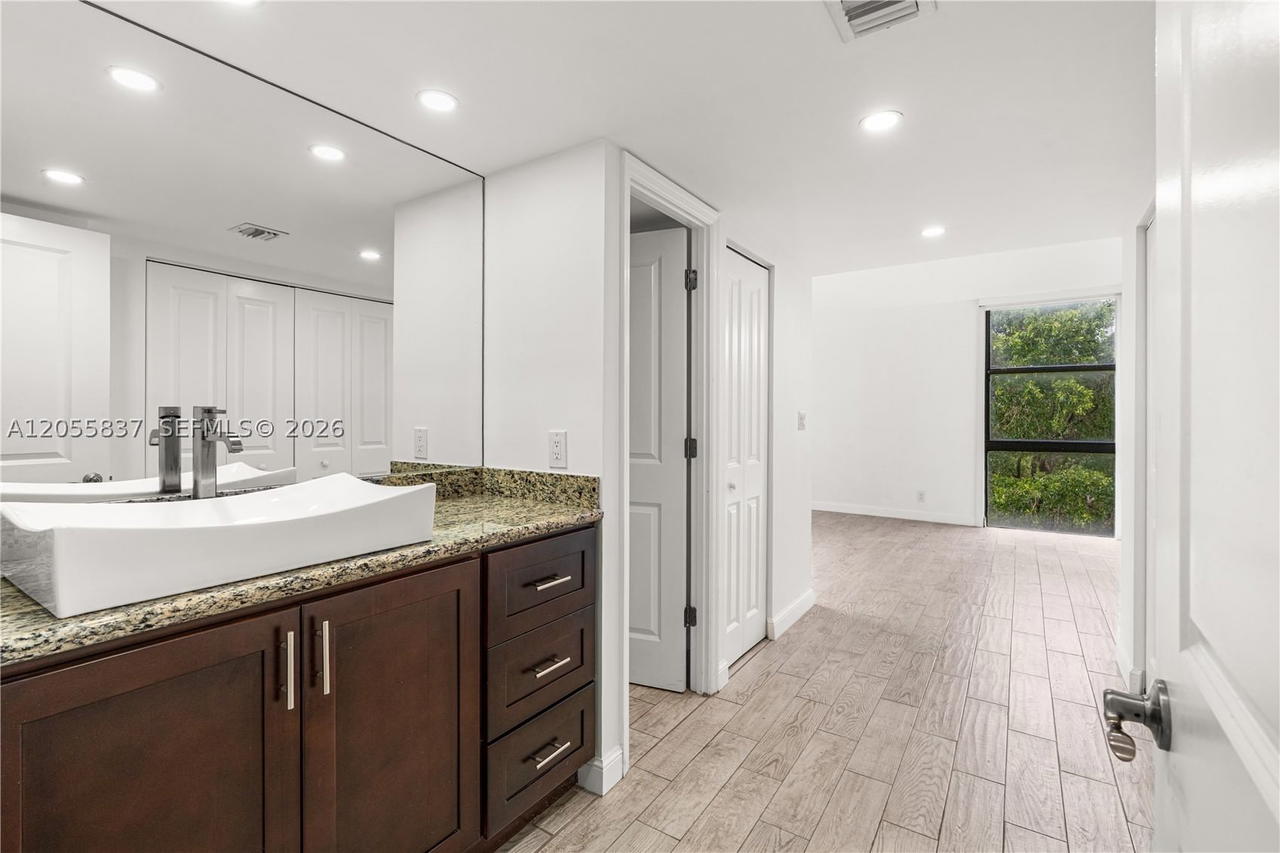 Real estate property located at 20379 Country Club Dr #433, Miami-dade, Coronado Condo- Tower Ii, Aventura, FL