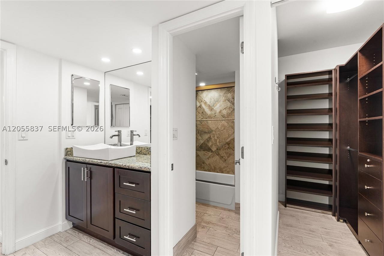Real estate property located at 20379 Country Club Dr #433, Miami-dade, Coronado Condo- Tower Ii, Aventura, FL